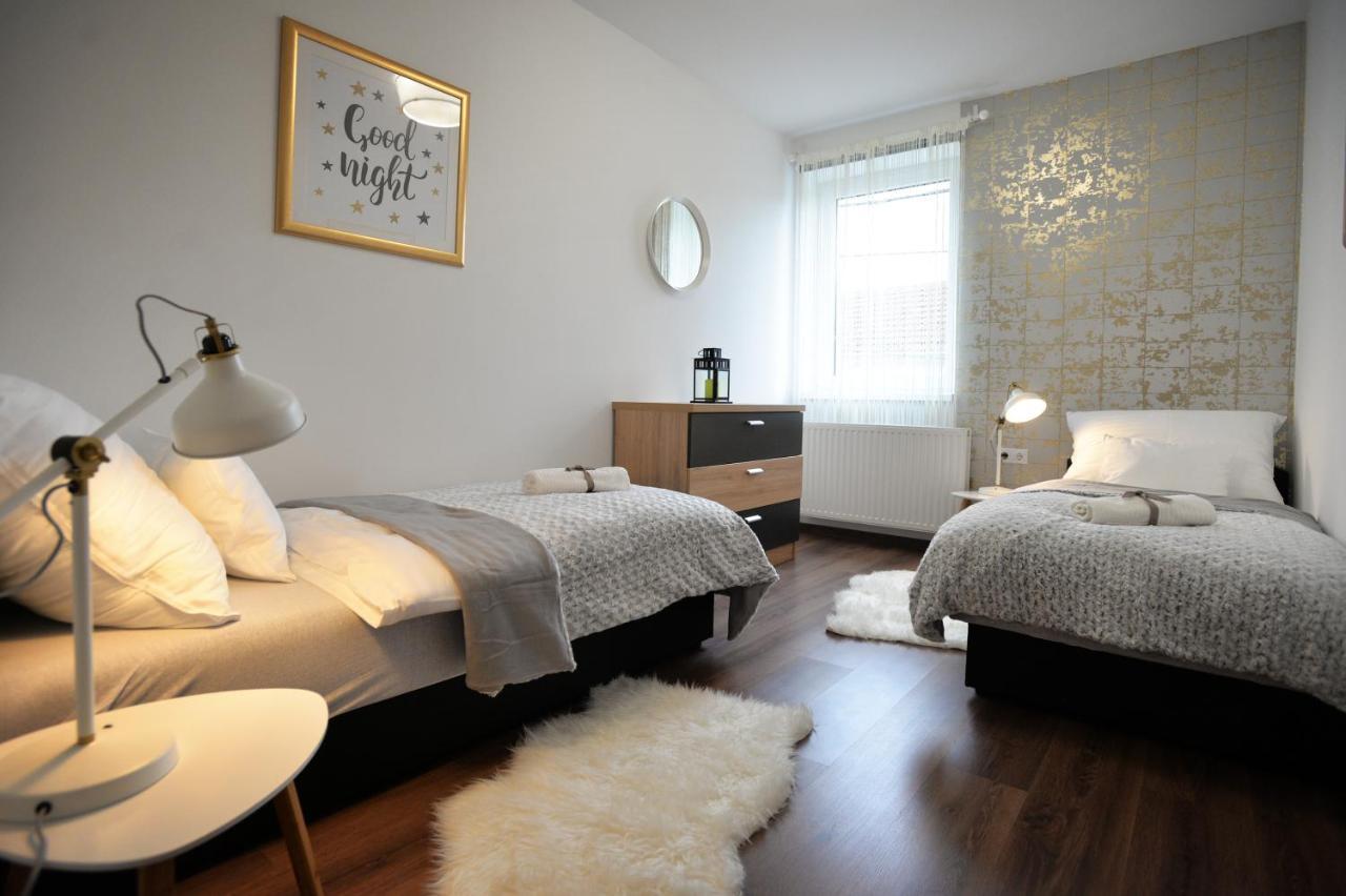 One Luxury Suites Eger Exterior foto